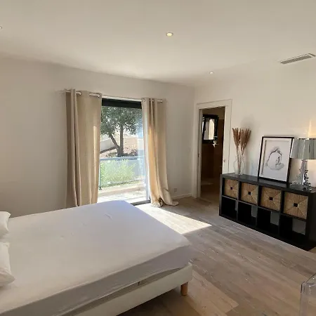 Modern In With Private Pool *